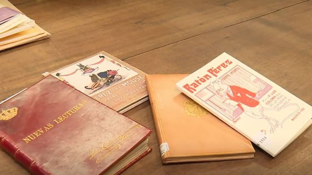 Informativos Telecinco muestra las primeras ediciones del 'Ratón Pérez' en la Real Biblioteca y visita su Casa Museo en Madrid