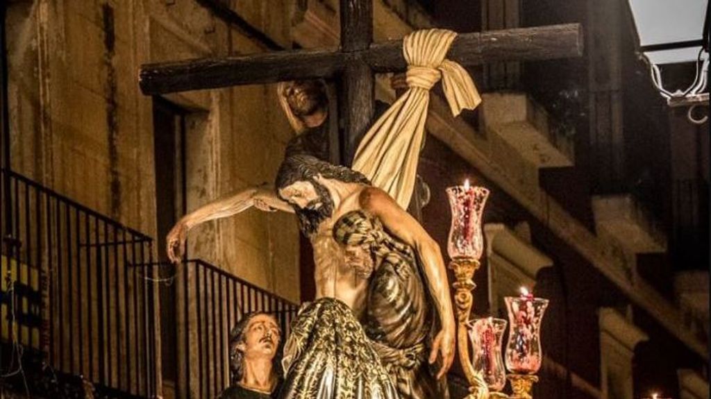 Las mujeres podrán vestirse de nazarenos la noche del Martes Santo en procesión: el Cristo de la Espina y María Santísima de la Amargura.