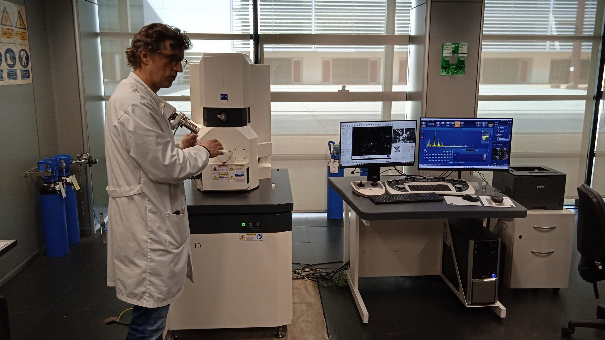 Microscopio electrónico de los Mossos d'Esquadra