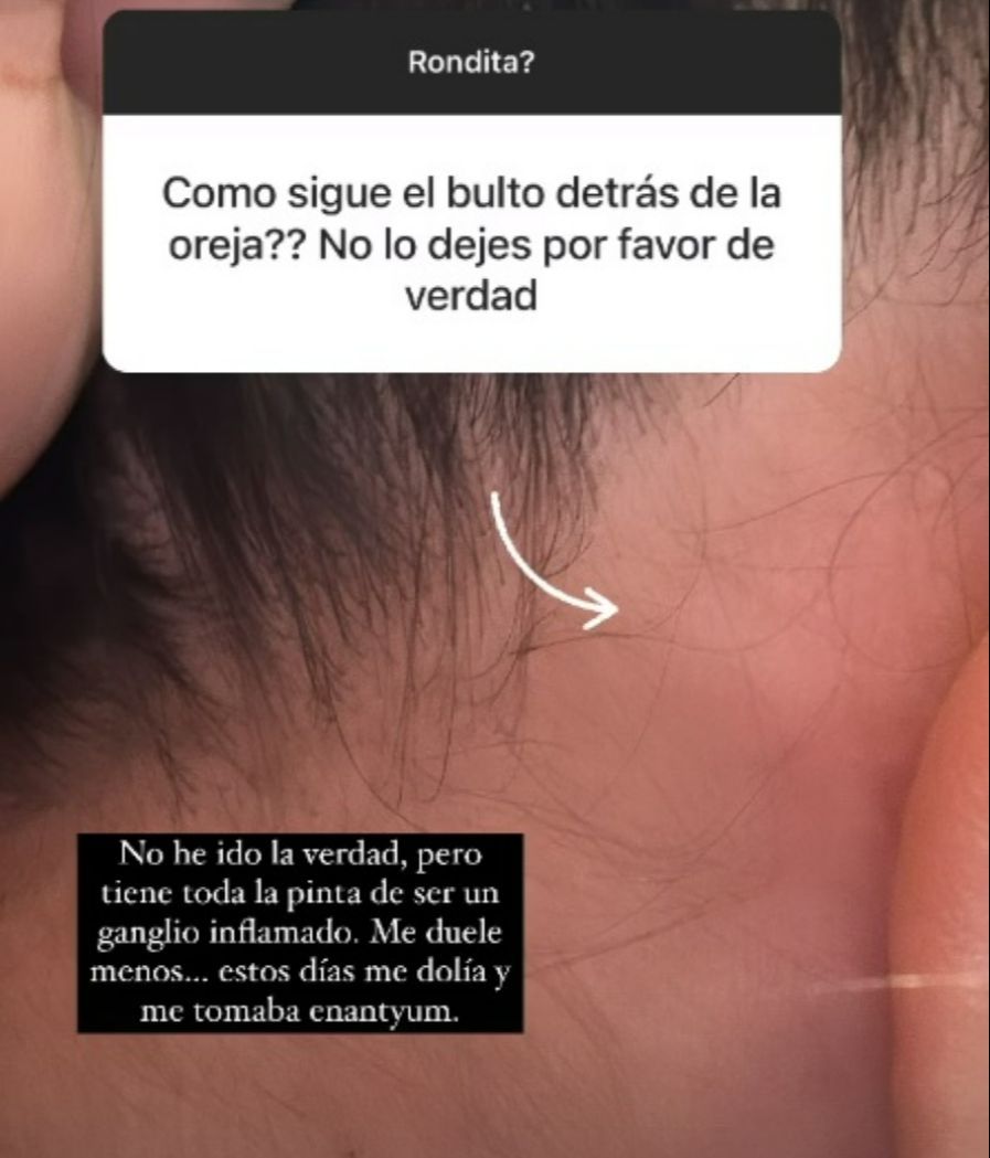 Noemí Salazar muestra el bulto