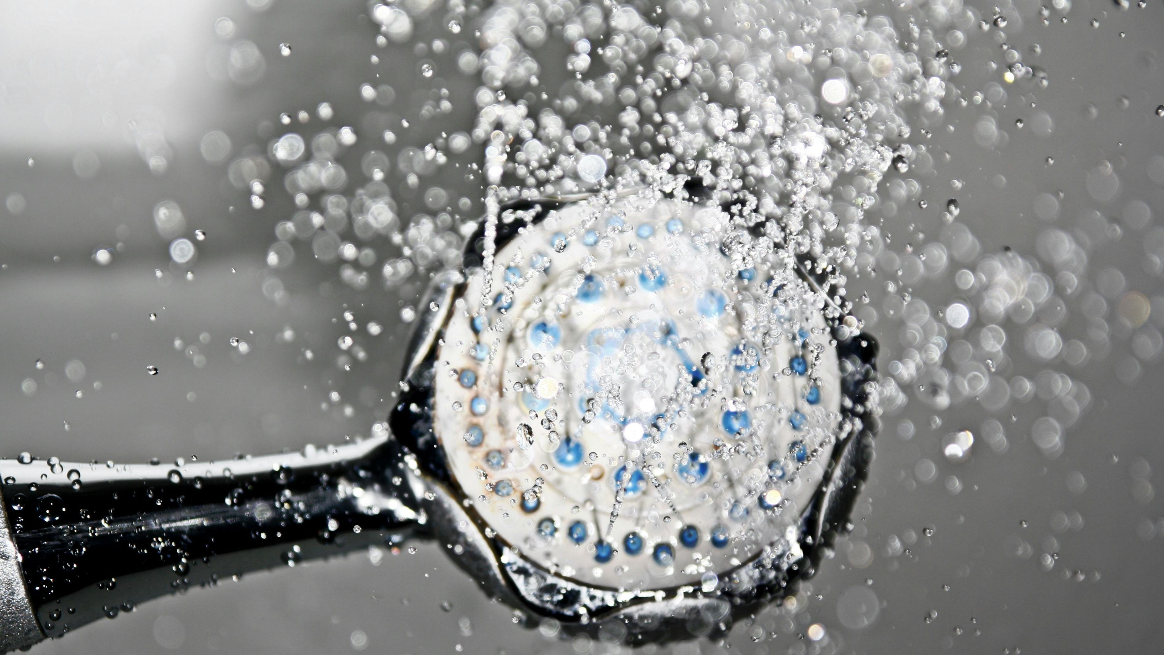 Procura que el agua no esté muy caliente. FUENTE: Pexels