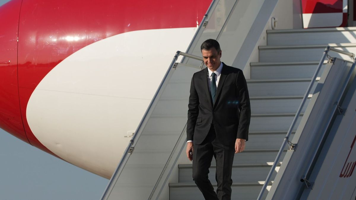 El avión Falcon que llevaba a Pedro Sánchez a Huelva, obligado a regresar a Madrid por un problema técnico