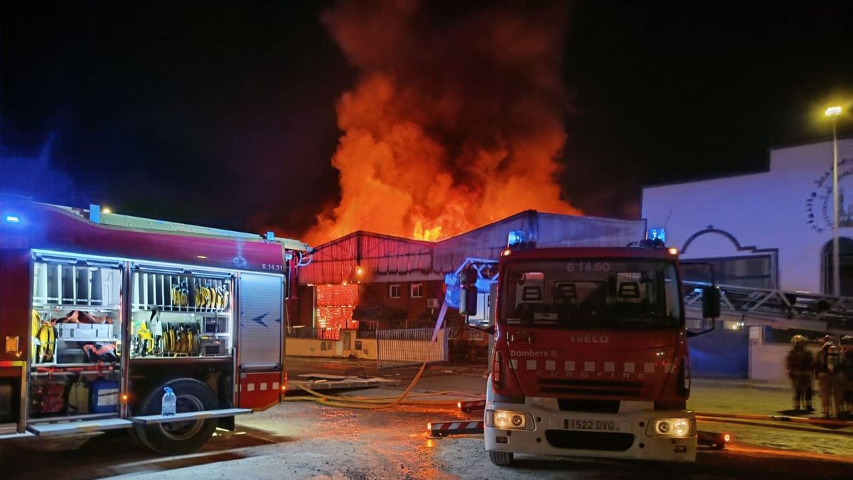 Incendio en un polígono industrial de El Vendrell, Tarragona