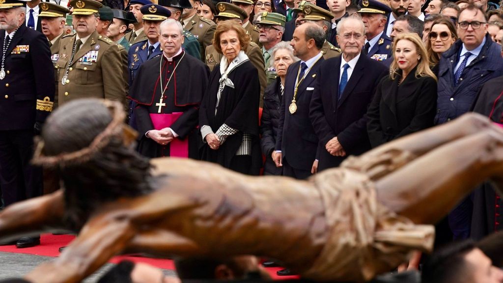 La reina Sofía acompaña a La Legión en la entronización del Cristo de la Buena Muerte en Málaga