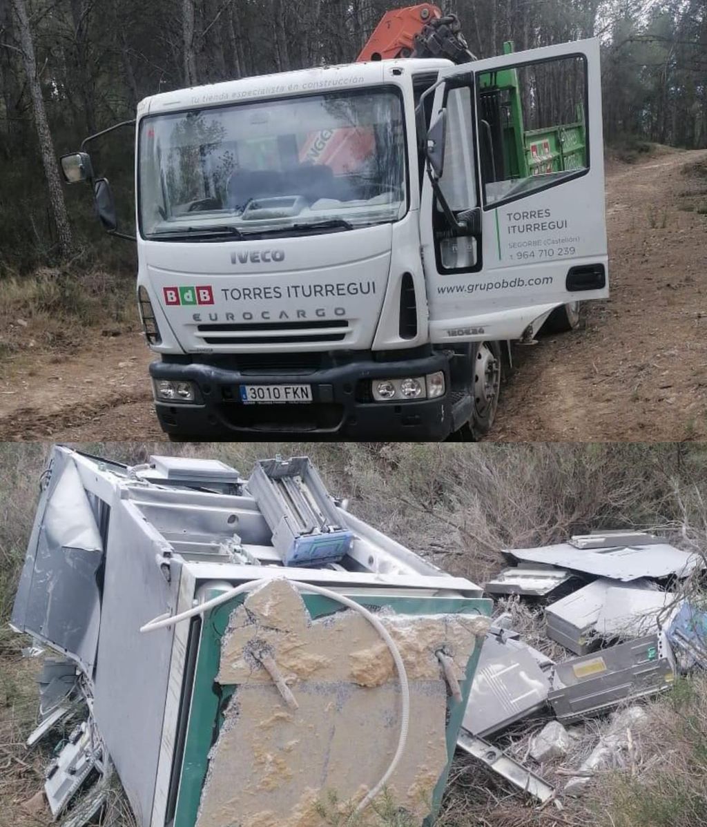 Tanto el camión pluma como el cajero vacío han aparecido tirados en un camino forestal del término municipal de Jérica.