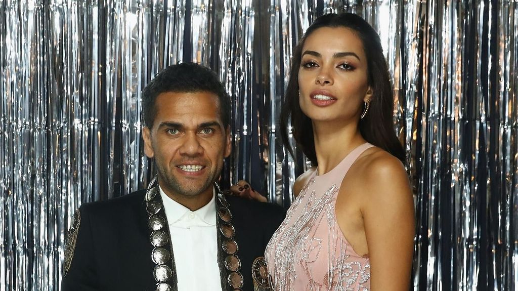 Dani Alves y Joana Sanz