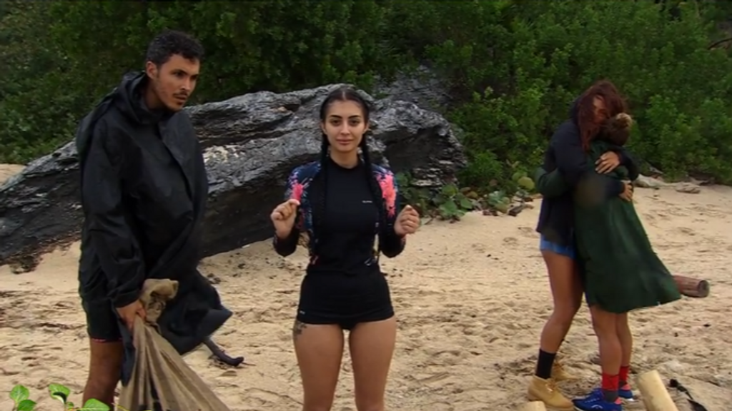 Marieta conoce a Laura, Kiko y Lorena en 'Playa Limbo'