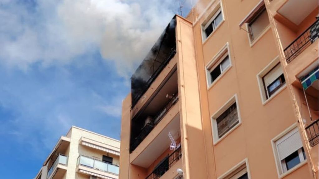 Cinco personas resultan heridas en el incendio de una vivienda en Paterna, Valencia