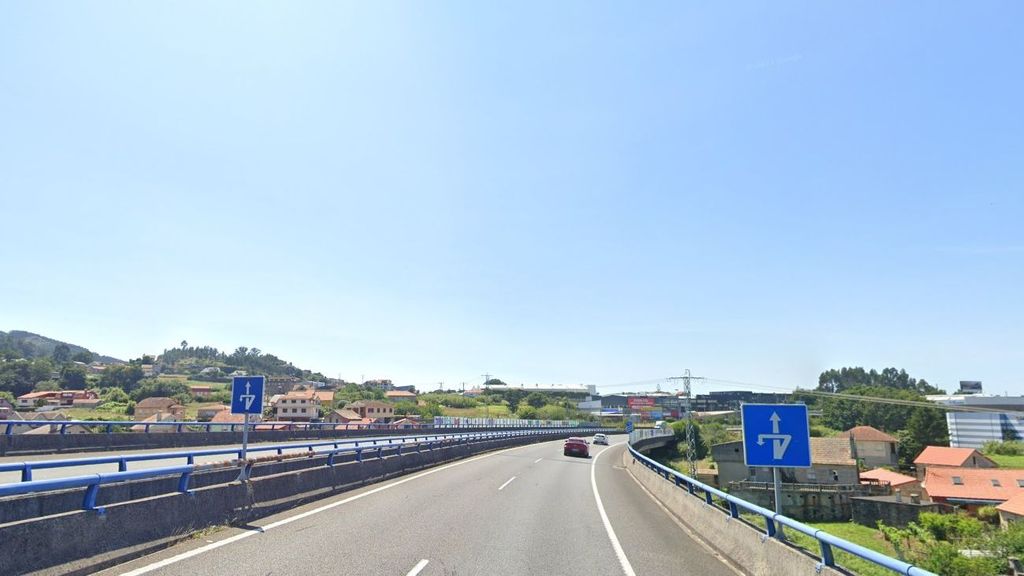 Carretera VG-20 a su paso por San André de Comesaña, en Vigo