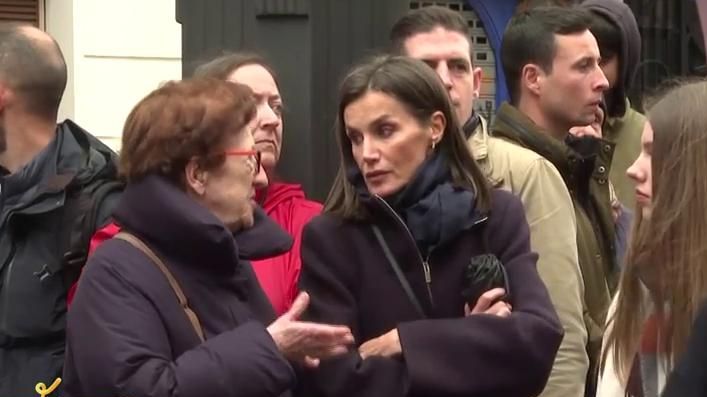 Reina Letizia: la conversación que mantuvo con una mujer espontánea en una  procesión - Fiesta