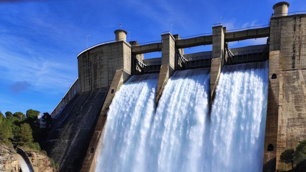 La crecida del río Gállego mantendrá el caudal del Ebro en niveles altos: los embalses, desembalsando de forma continua