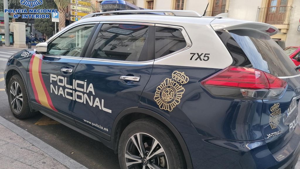 Imagen de un coche patrulla de la Policía Nacional en Murcia