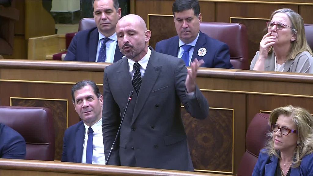 Jaime Miguel de los Santos mezcla en su intervención en la sesión de control la ley del solo si es si, el caso Koldo y la mujer del presidente del Gobierno