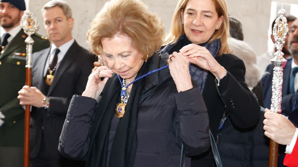 La Reina Doña Sofía y la Infanta Cristina acuden a la Procesión del Cristo de los Alabarderos