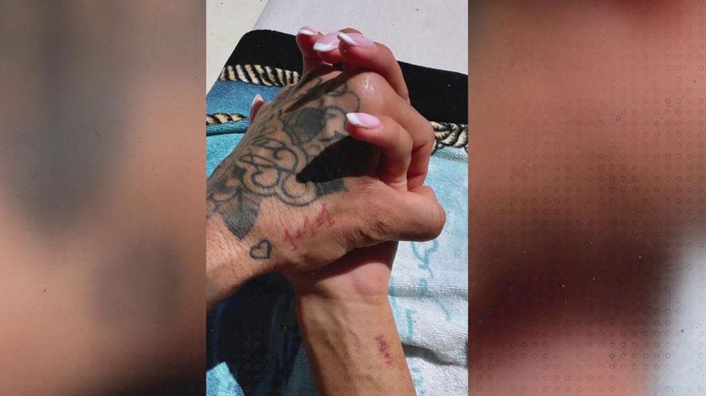 La foto de Joana Sanz entrelazando su mano con la de Dani Alves