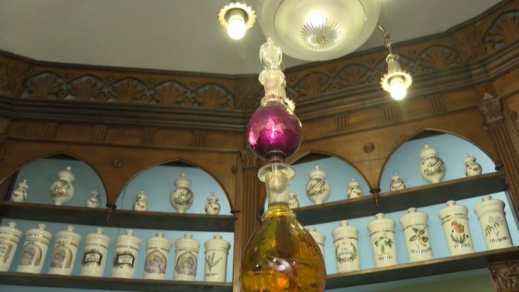 La Farmacia Peñamaría (Lugo) tiene más de 100 años de historia: conserva muchos elementos originales