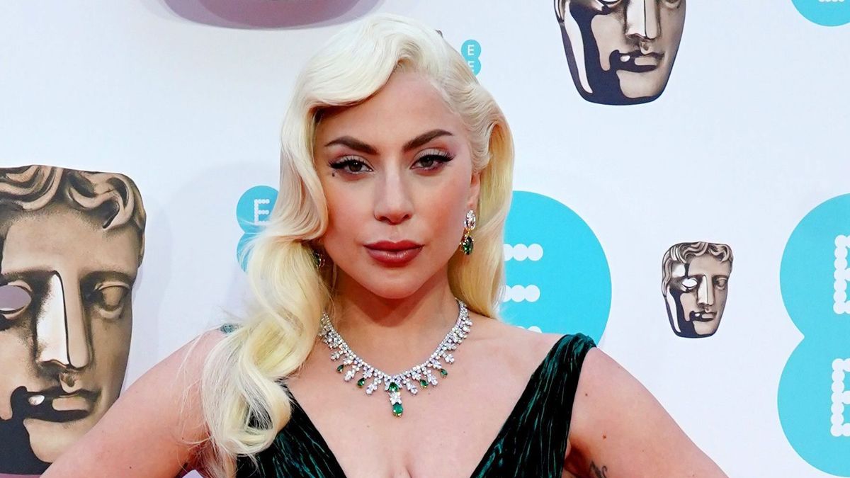 Lady Gaga ha creado la base de maquillaje más viral del momento