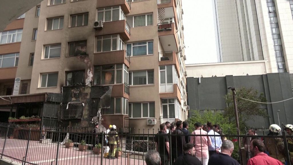29 muertes en el incendio de una discoteca en obras en los bajos de un edificio de Estambul, Turquía