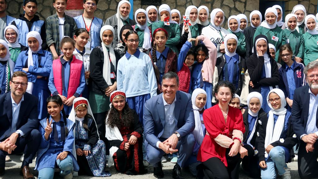 Pedro Sánchez visita una escuela de la UNWRA en Jordania en pleno acoso de Israel a la ONU