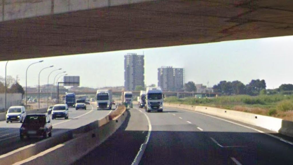 Un camionero se da a la fuga tras un atropello mortal en la V-30, a la altura de Paiporta, en Valencia
