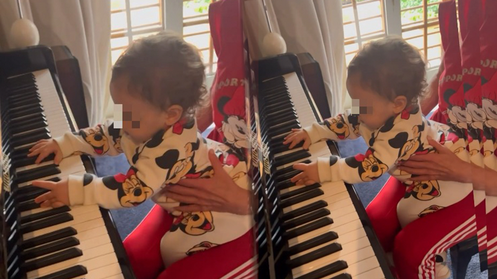Así está aprendiendo Anita a tocar el piano (Imagen Instagram: @ana_obregon_oficial)