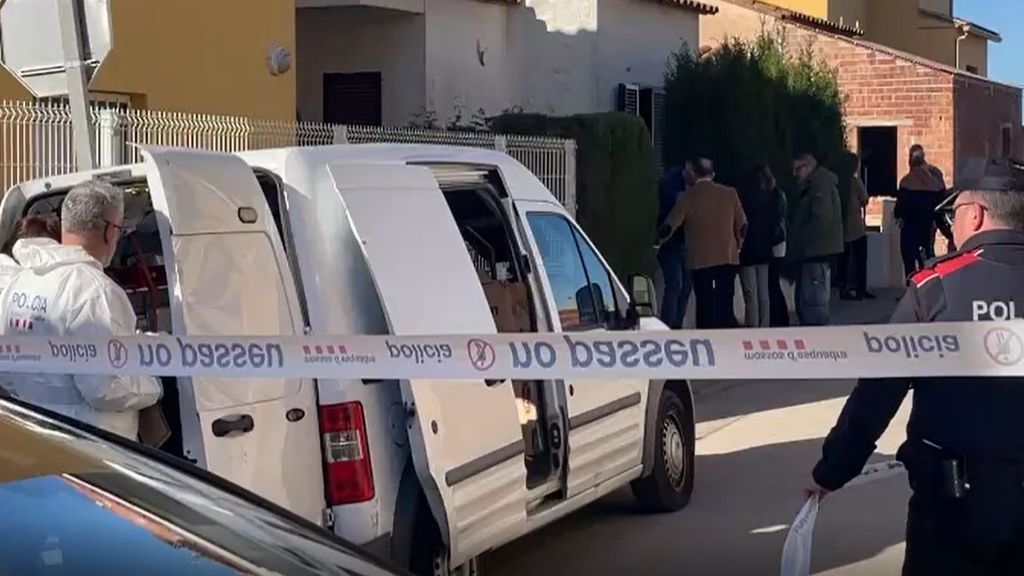 La madre del menor muerto en Bellcaire d'Empordà pudo salir de casa tras ser apuñalada y avisó a un vecino