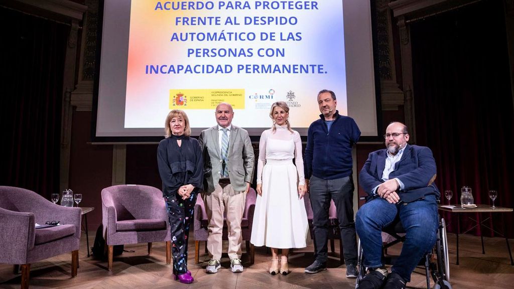 Yolanda Díaz recaba apoyos para derogar el despido automático de las personas con incapacidad permanente