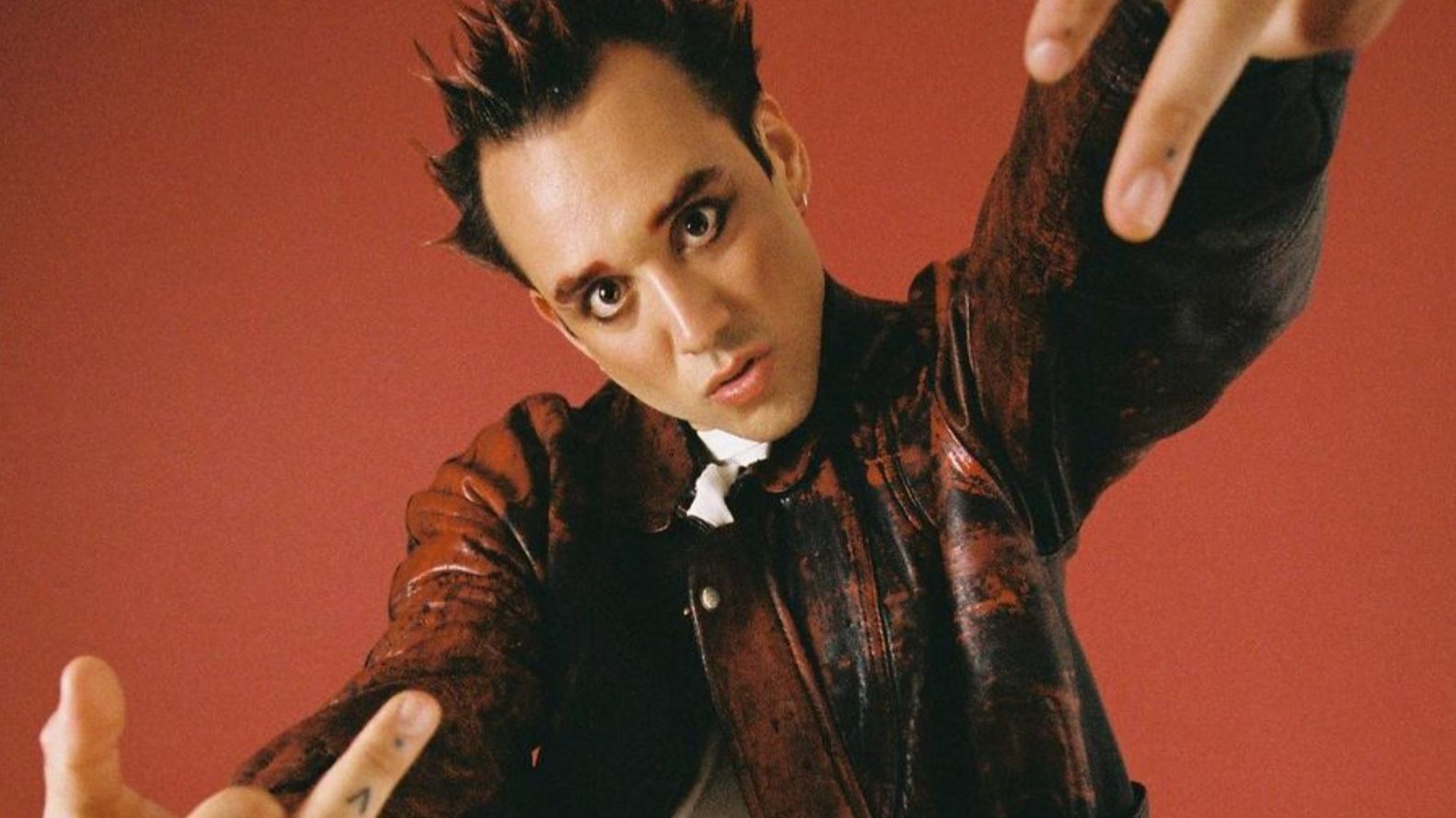 Así es Johnny Garso, el novio de Anita Matamoros: un músico y compositor de punk-rock de 33 años