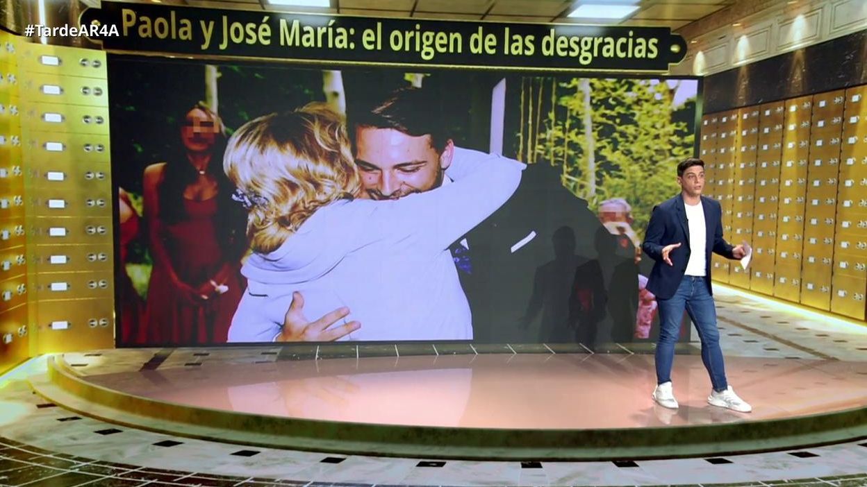 El abrazo de Carmen Borrego a su hijo en el día de su boda