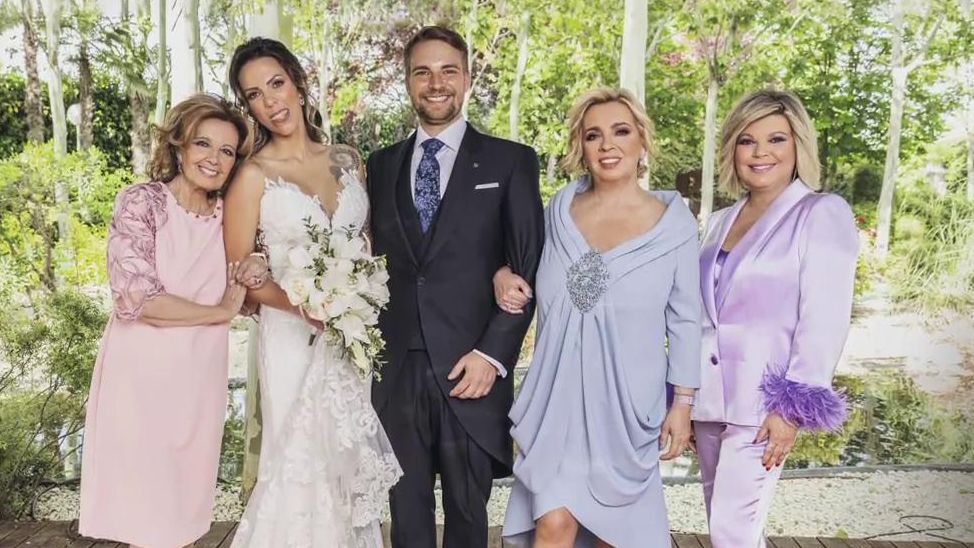 El posado de la familia Campos en el día de la boda de José María Almoguera y Paola Olmedo