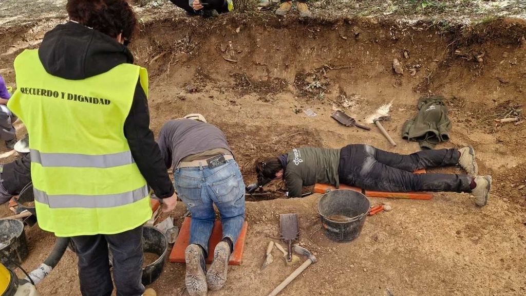 Exhumaciones de víctimas franquistas en una fosa común en Soria