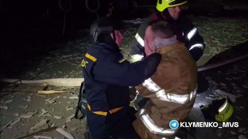 Quince drones kamikazes rusos matan a varios miembros de los equipos de emergencias en Járkov