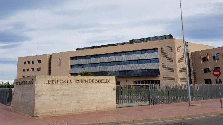 Rebajan la pena a una madre de Castellón que maltrató a sus hijos y permitió violaciones