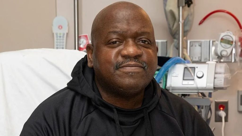 El primer paciente trasplantado con un riñón de cerdo, sale del hospital con un buen pronóstico