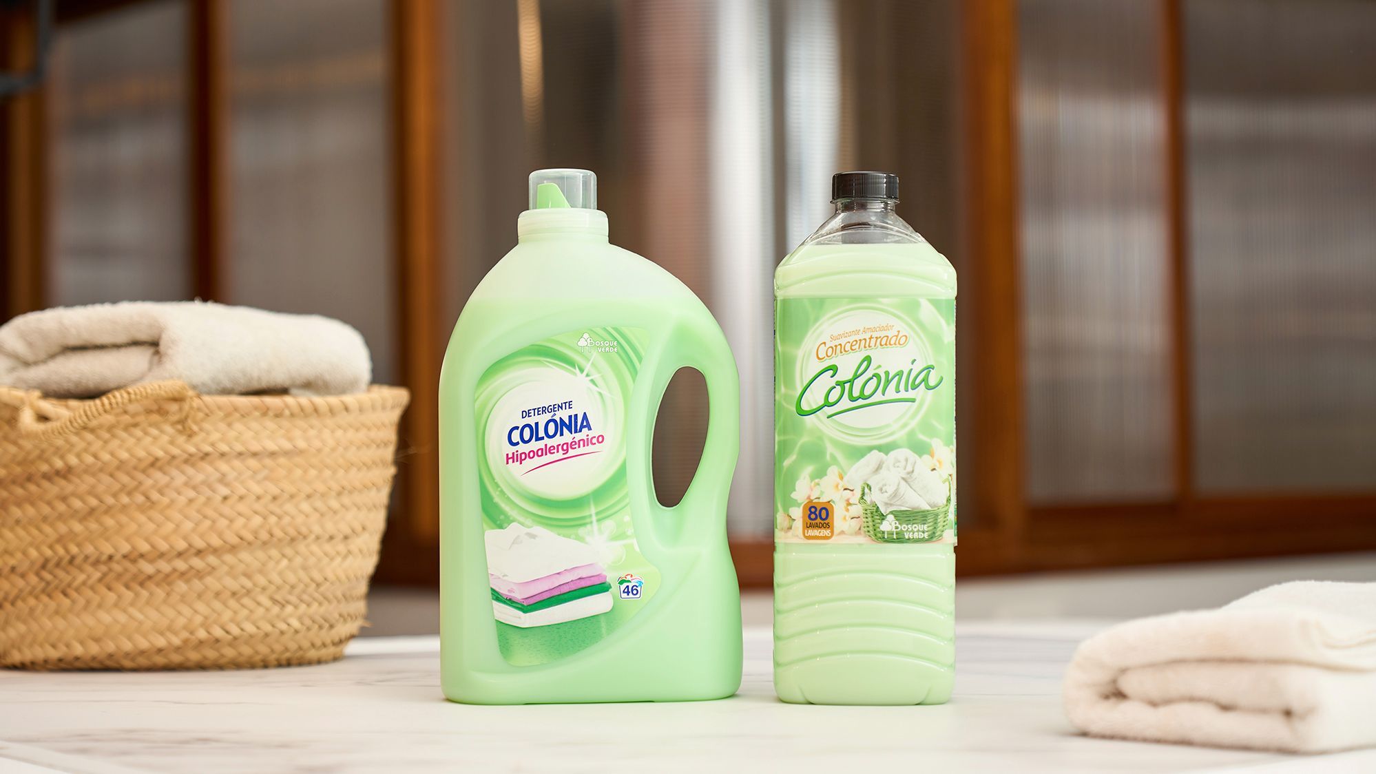 Lava la ropa que no vayas a utilizar durante la primavera para que mantengan un olor limpio, fresco y duradero