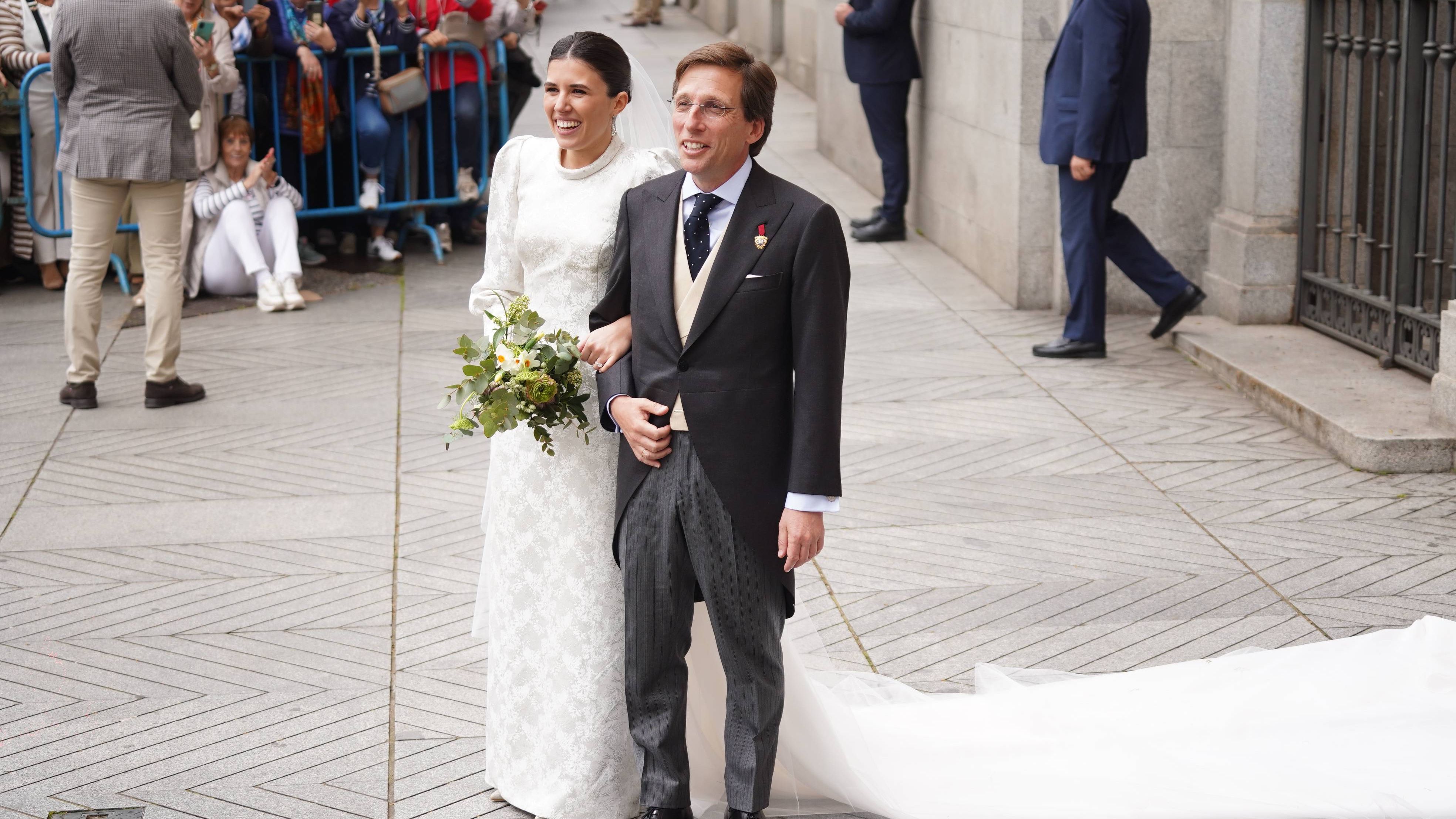 La salida de Teresa Urquijo y Almeida de la iglesia tras el 'sí, quiero'