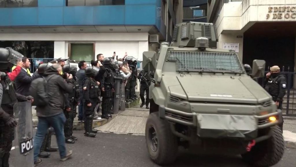 Condena internacional por el asalto policial a la Embajada de México en Quito