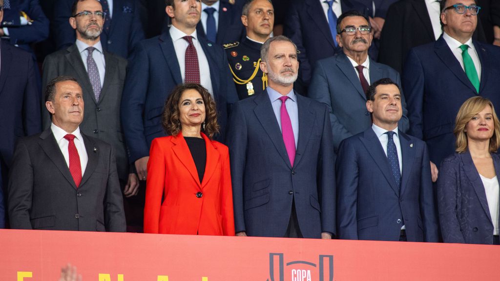 María Jesús Montero, vicepresidenta primera del Ejecutivo, en el palco del Estadio de La Cartuja (Sevilla)