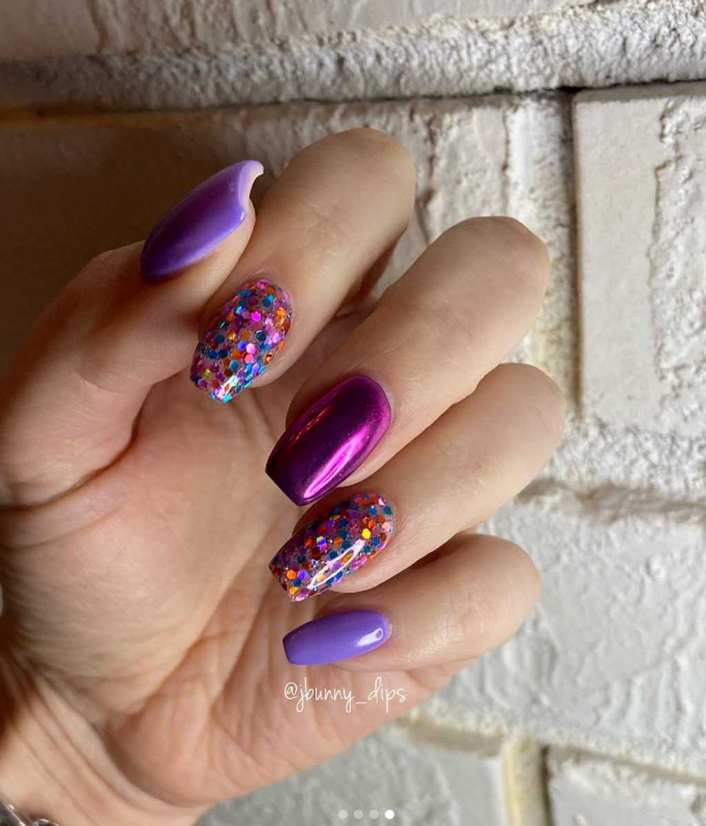 Diseño de uñas en tonos lilas. FUENTE: @jbunny_dips