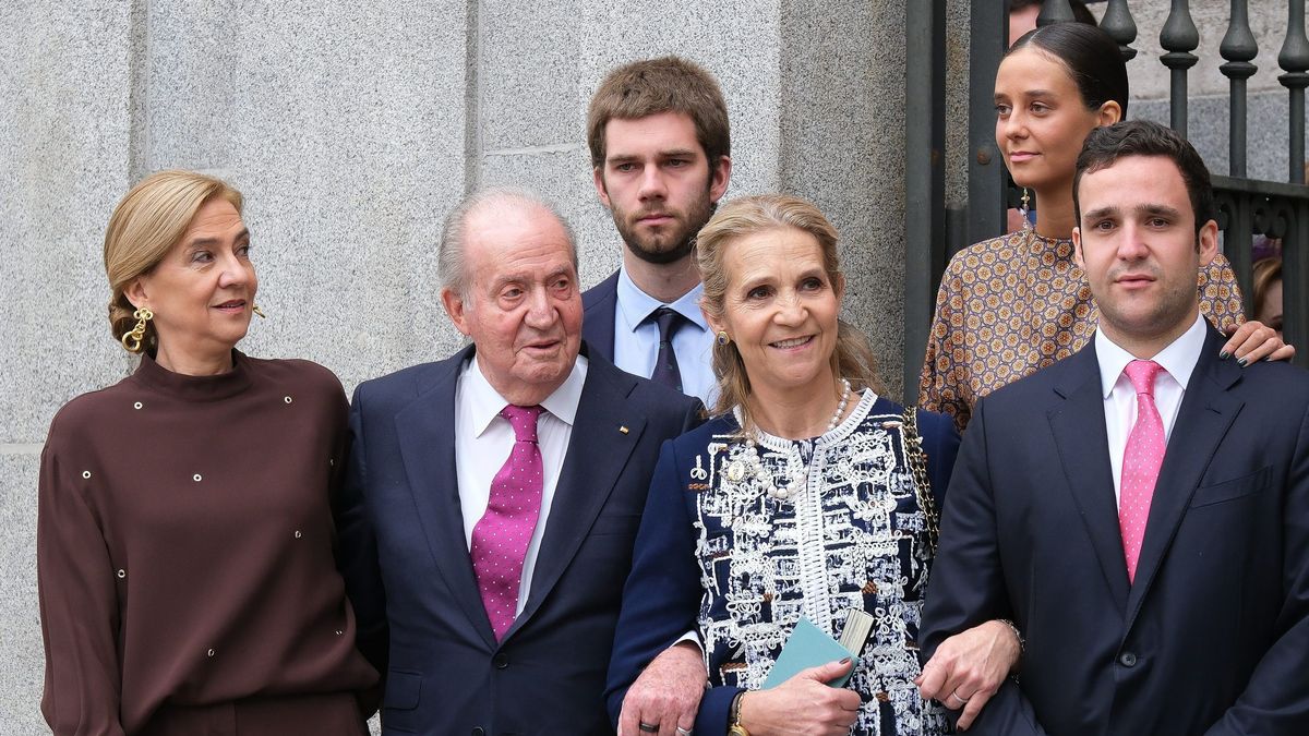 La familia real española, vasi al completo, en la boda de Almeida y Teresa Urquijo.