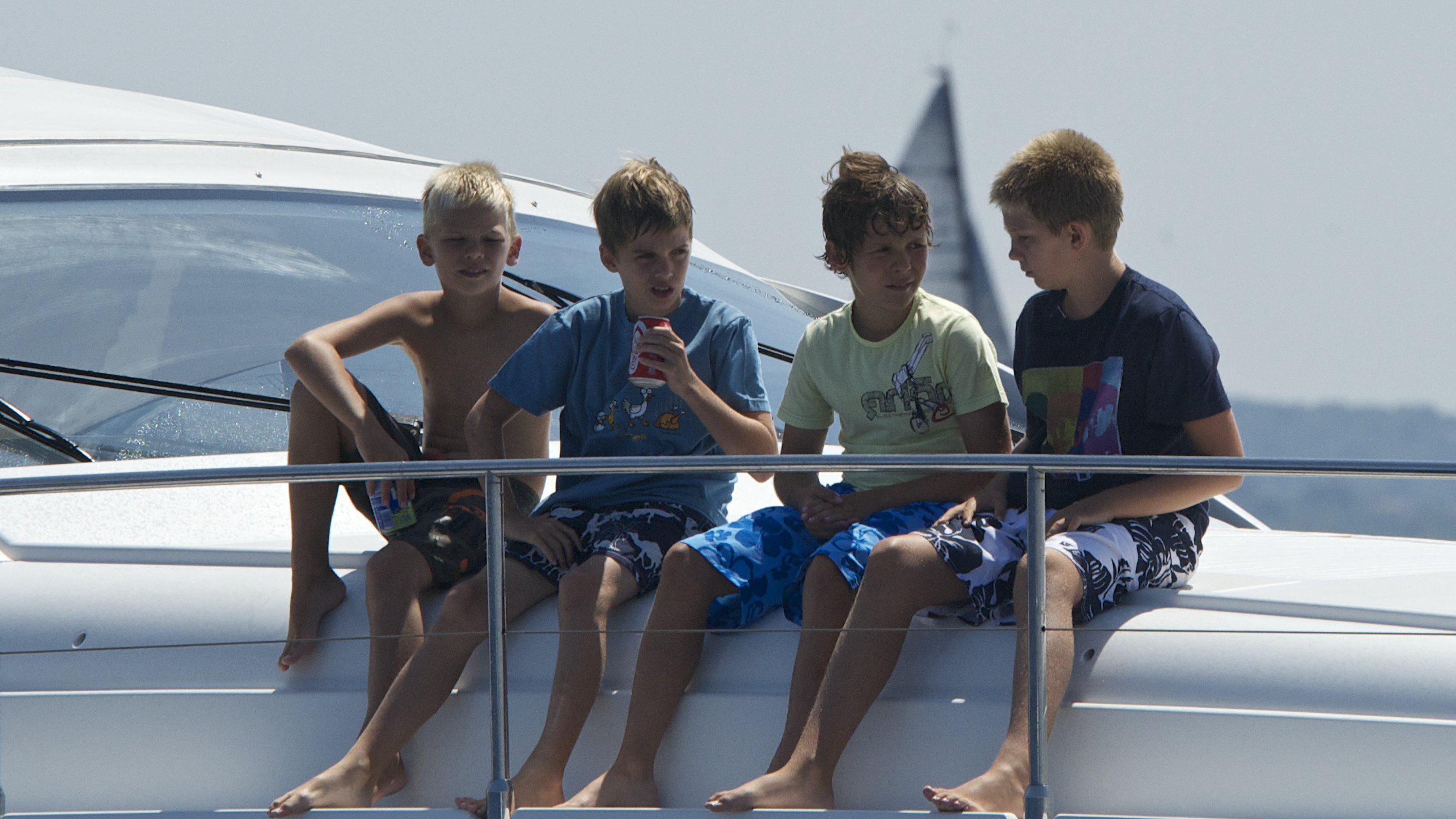 Miguel con sus hermanos y su primo en Mallorca. FUENTE: Cordonpress