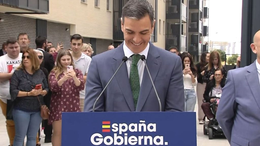 Pedro Sánchez, abucheado en Dos Hermanas en su visita a las obras de una promoción de viviendas sociales