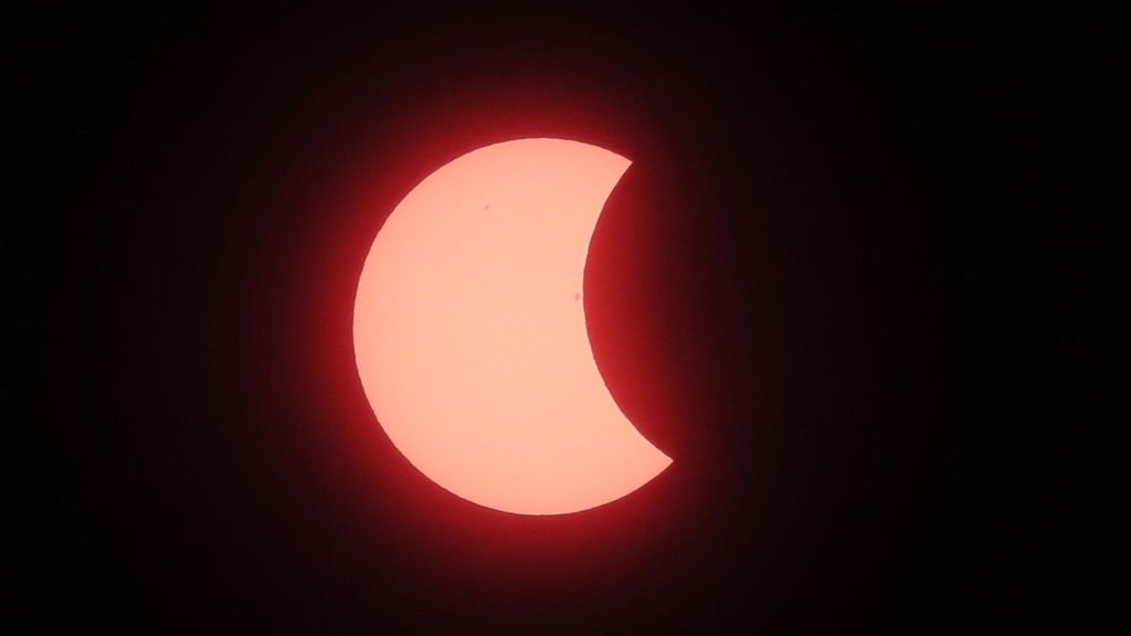Vista parcial del eclipse solar en Tegucigalpa