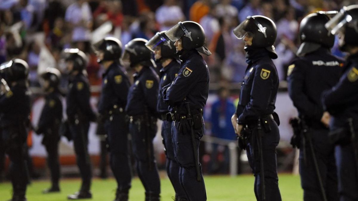 Agentes de la Policía Nacional durante un partido de fútbol