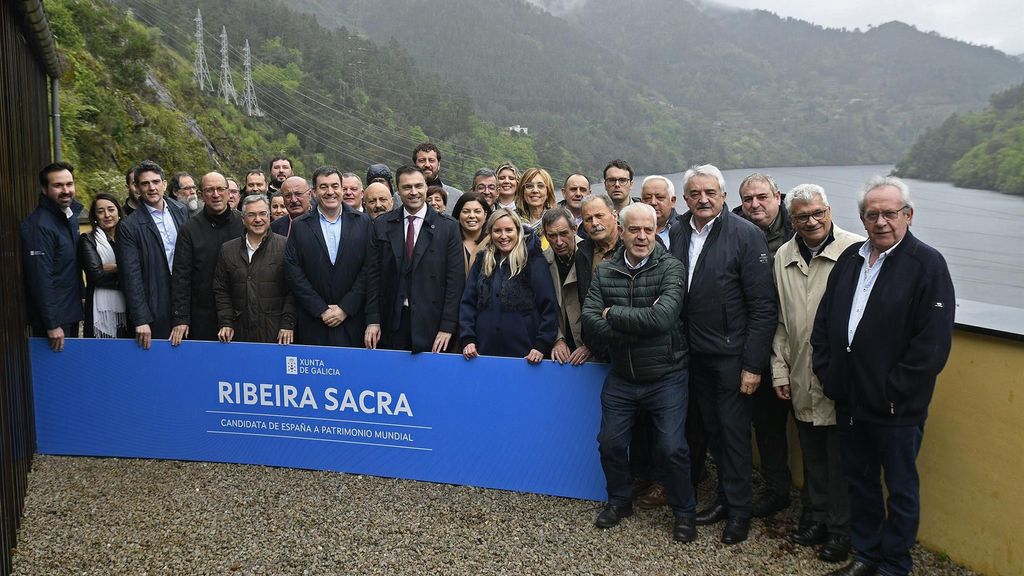 Alcaldes y representantes de los ayuntamientos que forman el territorio de la Ribeira Sacra