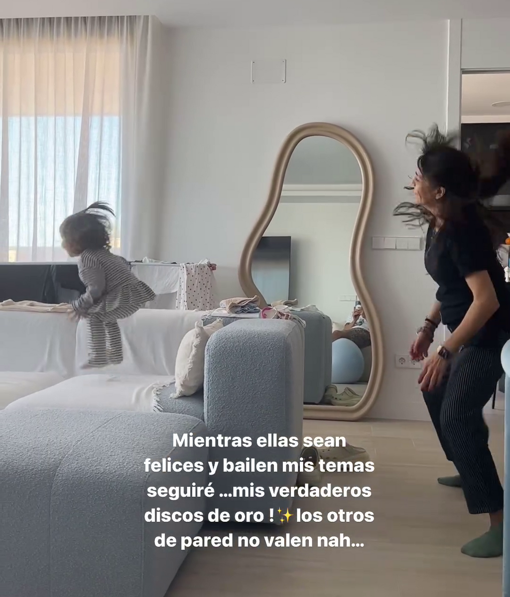 Fabbio Colloricchio disfruta viendo bailar a su hija y a su madre una de sus últimas canciones