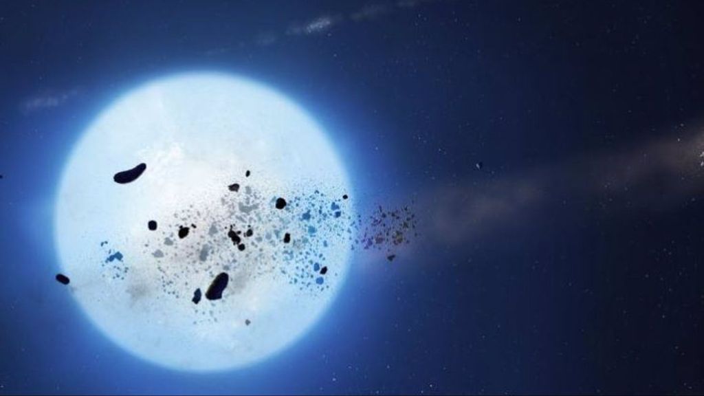 Grupos de escombros de un planetesimal interrumpido están espaciados irregularmente en una órbita larga y excéntrica alrededor de la enana blanca