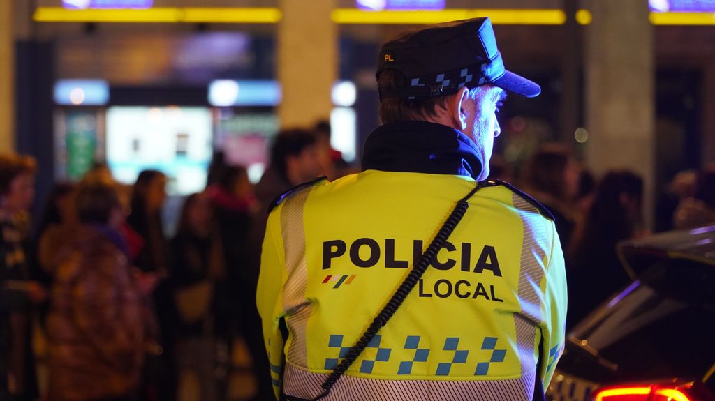 Los agentes procedieron a la detención del hombre por un supuesto delito de violencia de género