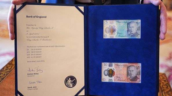 Los billetes con el rostro del rey Carlos III