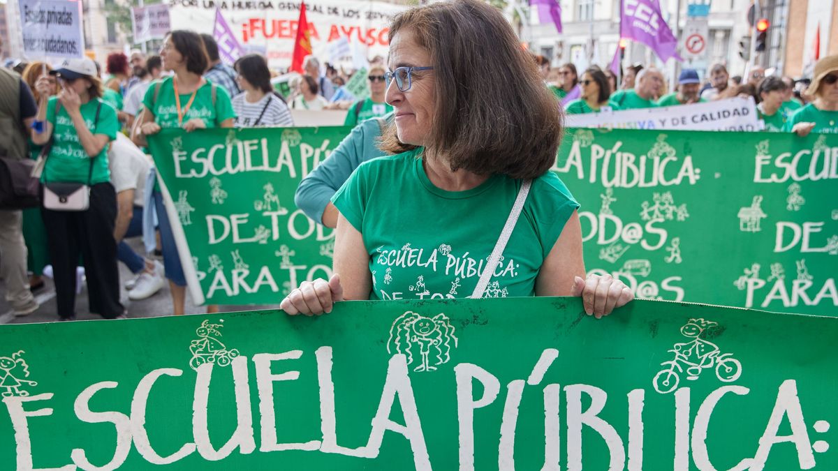 Los profesores madrileños irán a la huelga el 8 y el 21 de mayo tras rechazar la propuesta de Educación